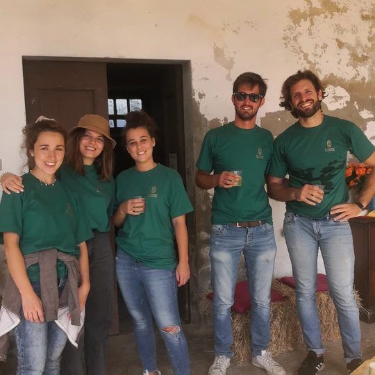 É Jamu team working