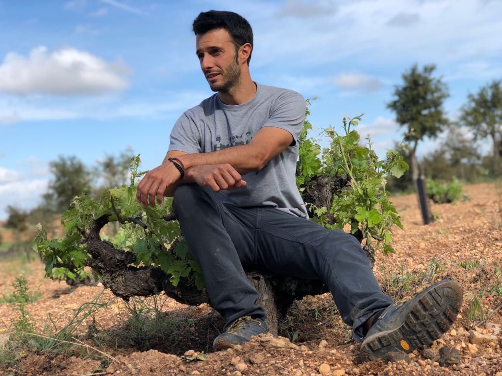 Álvar de Dios Hernández on his vineyard.