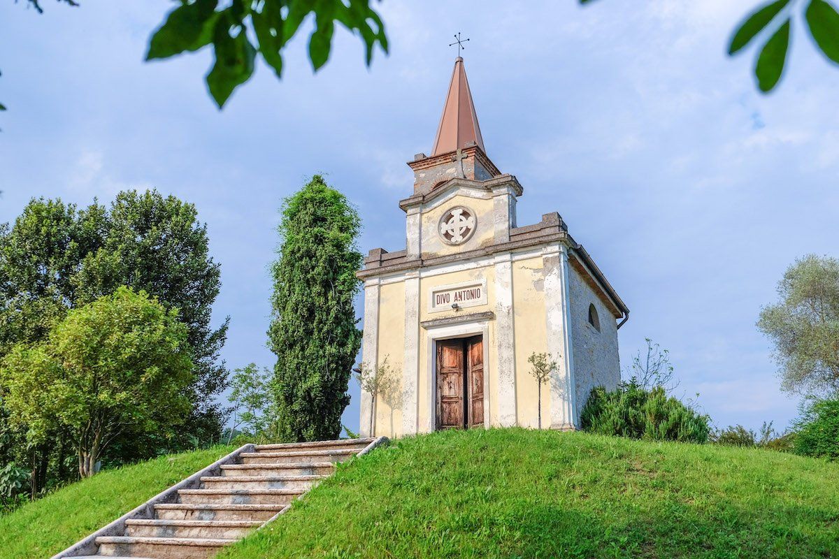 Small hillside chapel surrounded by greenery at Tenuta Amadio